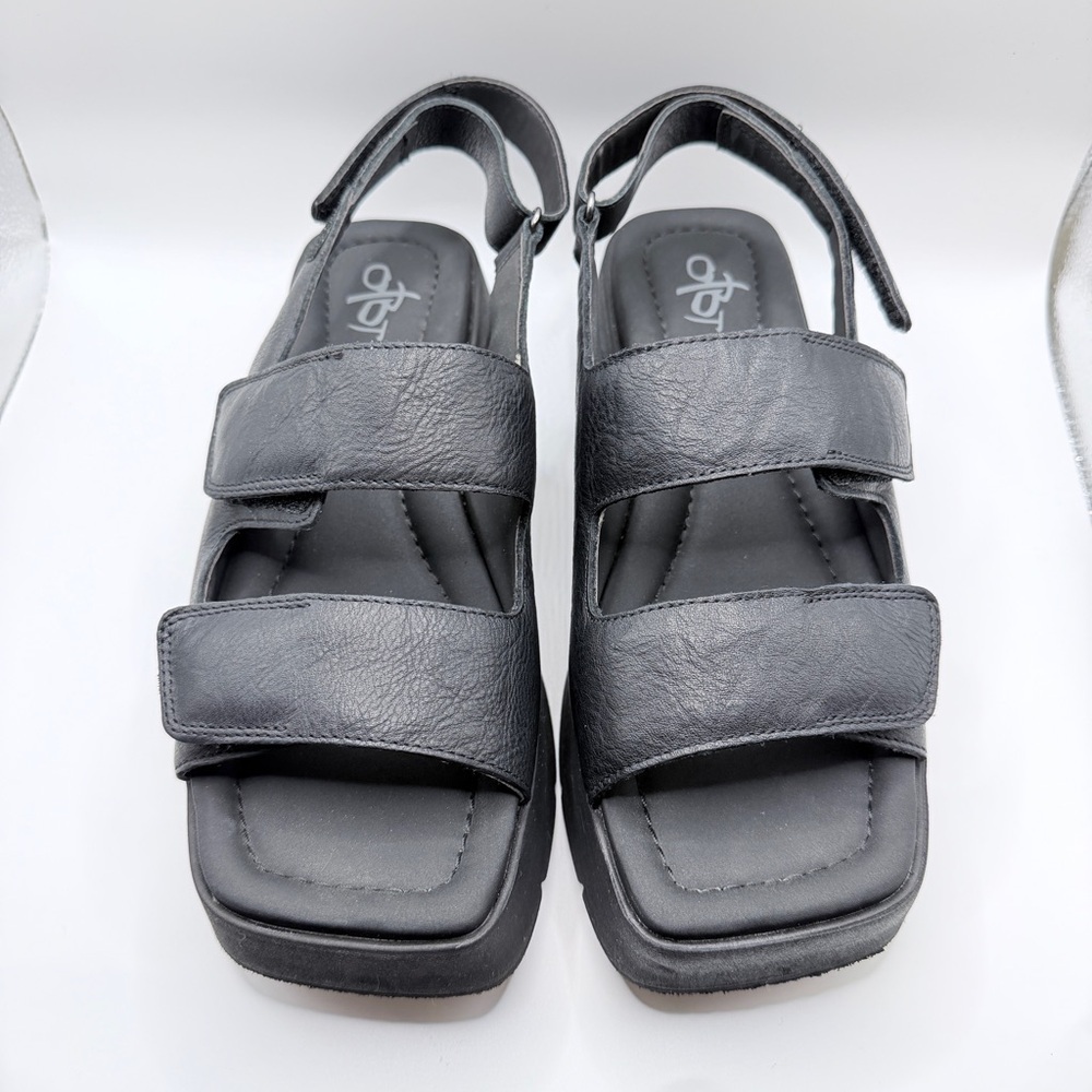 OTBT Assimilate Platform Sandals
